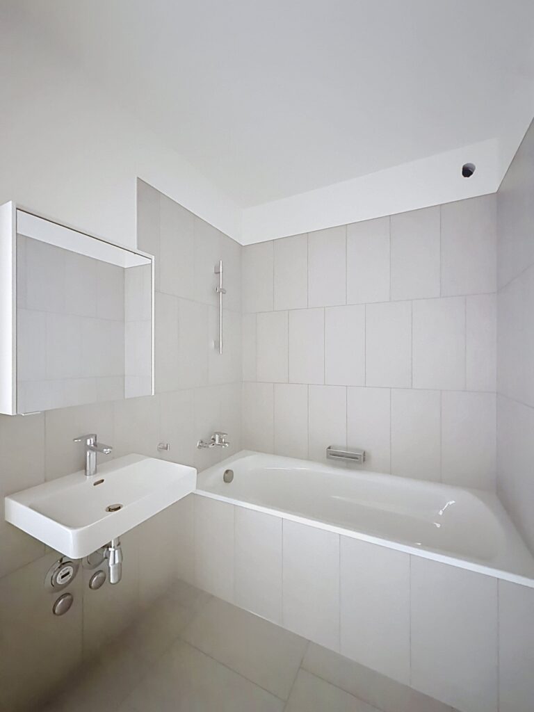 Salle de bain neuve - Urbano à louer